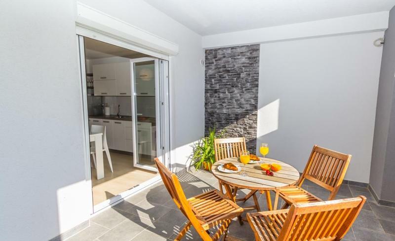 Apartmani Pocco Locco Biograd Na Moru Esterno foto