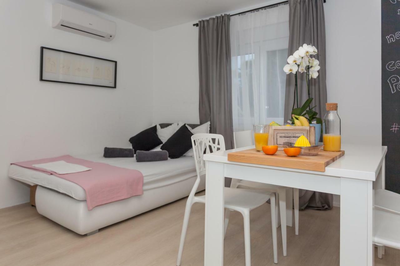 Apartmani Pocco Locco Biograd Na Moru Esterno foto