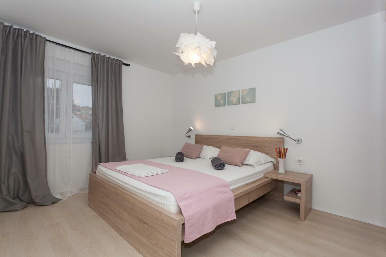 Apartmani Pocco Locco Biograd Na Moru Esterno foto