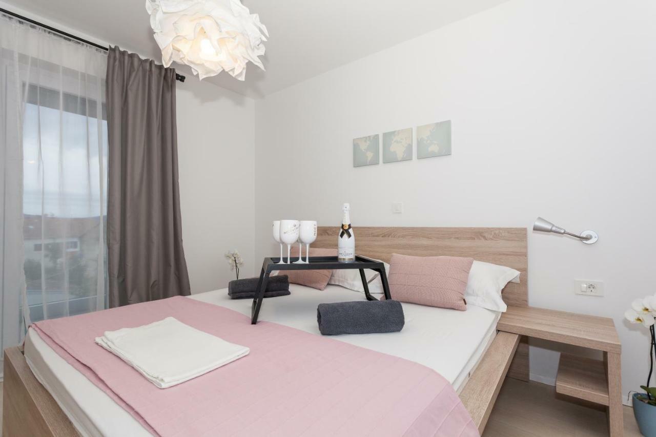 Apartmani Pocco Locco Biograd Na Moru Esterno foto