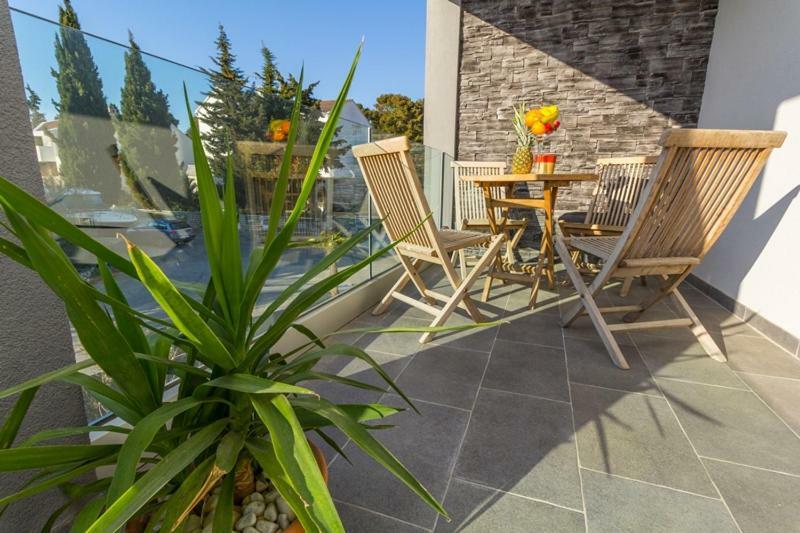 Apartmani Pocco Locco Biograd Na Moru Esterno foto